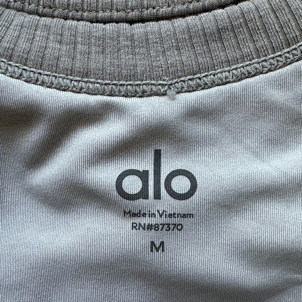 ALO Yoga Wellness Bra Ribbed Wide Thick Strap Stretch Workout Lounge Grey Medium
